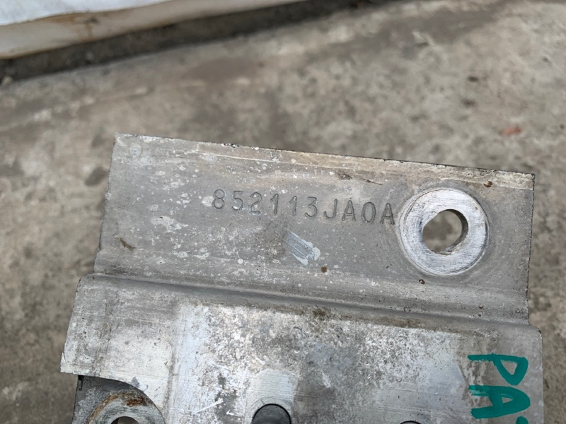 Кронштейн усилителя заднего бампера левый PATHFINDER R52 12-21 2020 R52 3.5