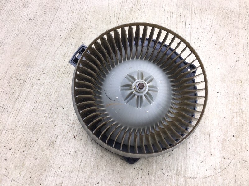 Моторчик печки IS200 98-05 Моторчик печки IS200 98-05