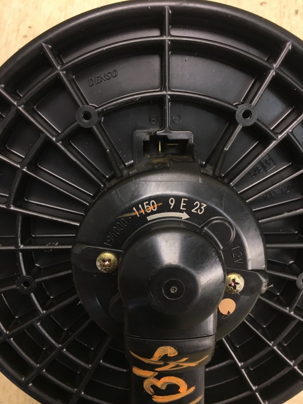 Моторчик печки IS200 98-05 Моторчик печки IS200 98-05