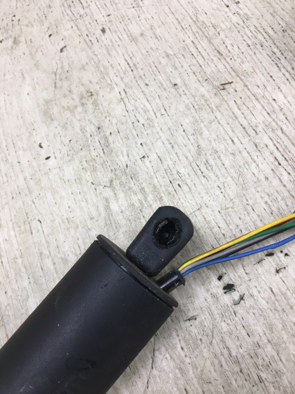 Амортизатор крышки багажника EDGE 06-14 2012 Внедорожник 2.0 Амортизатор крышки багажника EDGE 06-14 2012 Внедорожник 2.0