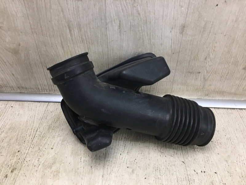 Резонатор воздушного фильтра IS300 99-05 2000-2005