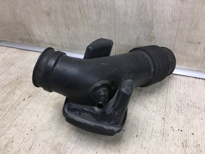 Резонатор воздушного фильтра LEXUS IS300 99-05