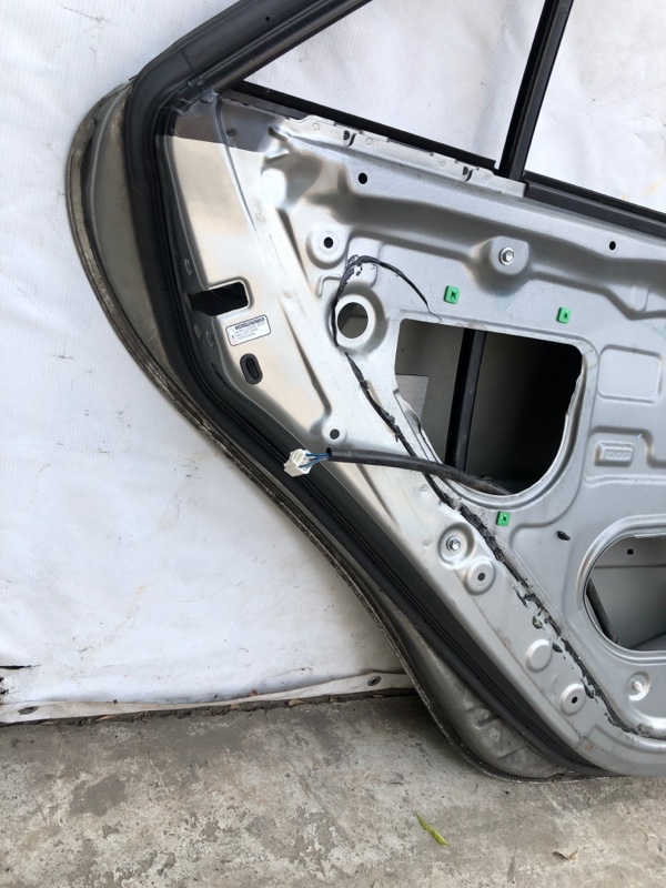 Дверь задняя левая CAMRY 30 02-06 2005 ACV30 2.4 2AZFE