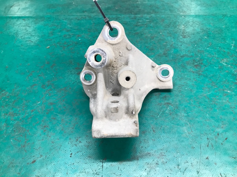 Крепление балки подвески переднее правое ACURA TLX 14-17 2016 Седан 2.4L 4 50290-T2F-A01 Б/У