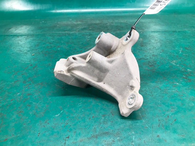 Крепление балки подвески переднее правое TLX 14-17 2016 Седан 2.4L 4