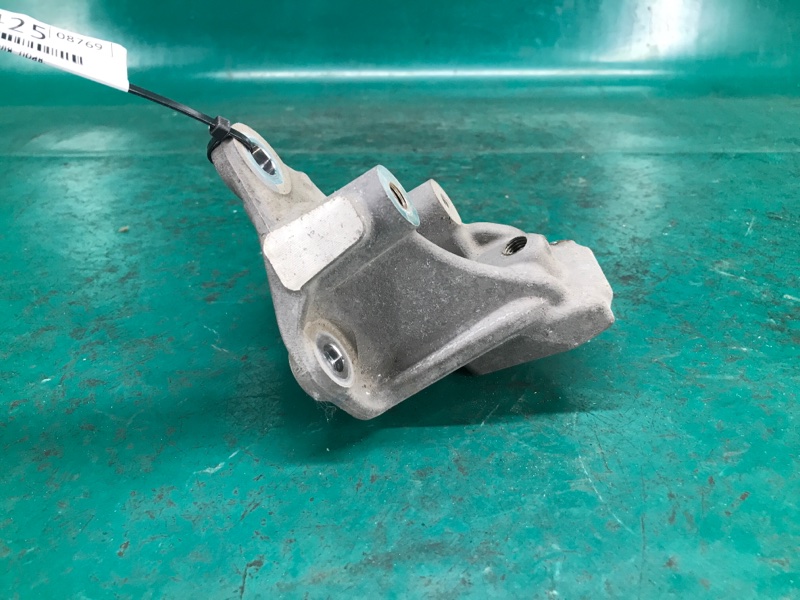 Крепление балки подвески переднее правое TLX 14-17 2016 Седан 2.4L 4