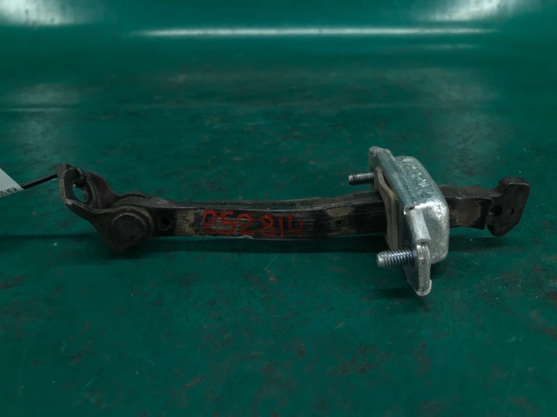 Ограничитель двери передний левый KIA SORENTO XM 09-14 Внедорожник 2.4 G4KE Ограничитель двери передний левый KIA SORENTO XM 09-14 Внедорожник 2.4 G4KE