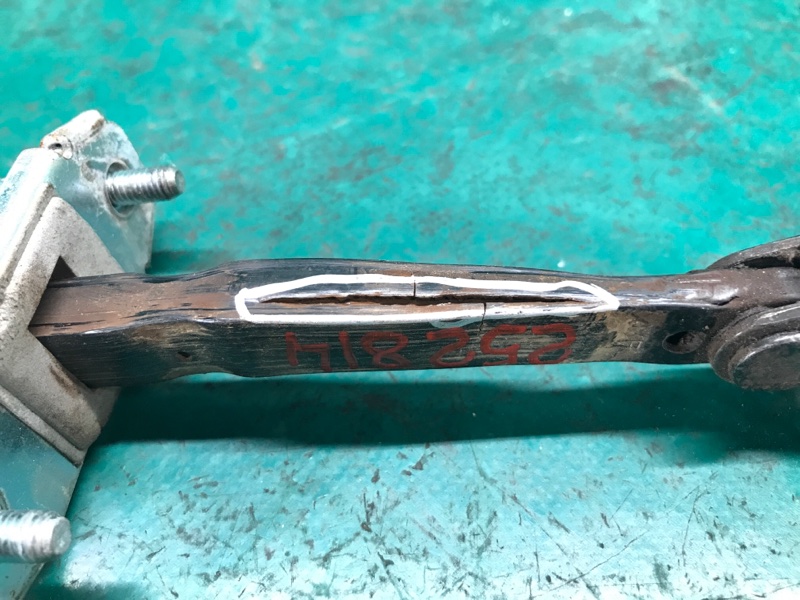 Ограничитель двери передний левый SORENTO XM 09-14 2010 Внедорожник 2.4 G4KE Ограничитель двери передний левый SORENTO XM 09-14 2010 Внедорожник 2.4 G4KE