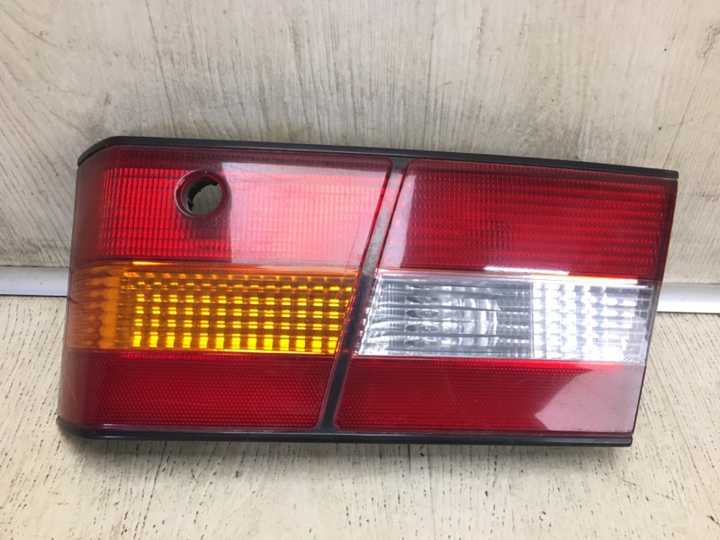 Фонарь внутренний правый LEXUS ES300 96-01 1998 MCV20 3.0 1MZFE 81671-33130 Б/У