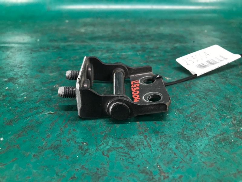 Петля крышки багажника правая CX-7 06-12 2009 Внедорожник 2.5 L5