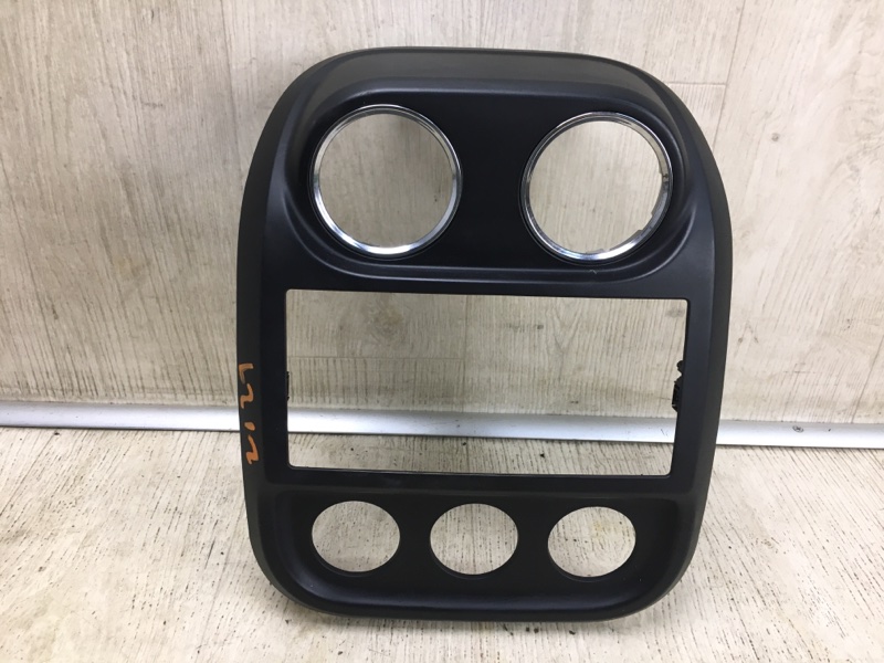 Накладка торпедо центр. JEEP COMPASS 06-16 2014 MK49 2.4 ED3 1PL231DVAB Б/У