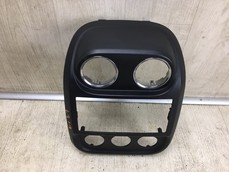 Накладка торпедо центр. COMPASS 06-16 2014 MK49 2.4 ED3