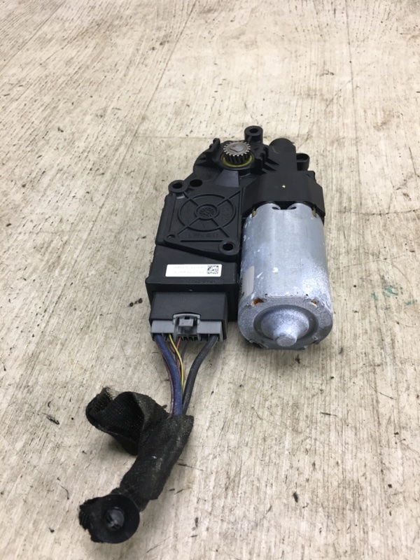 Моторчик люка FUSION 14- 2013 Седан C20EDEF Моторчик люка FUSION 14- 2013 Седан C20EDEF