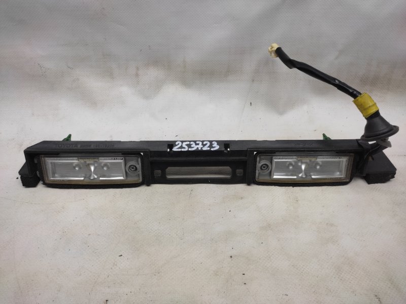 Запчасть подсветка номера LEXUS LS460 06-12 76809-50020 Б/У Подсветка номера LEXUS LS460 06-12 76809-50020 Б/У