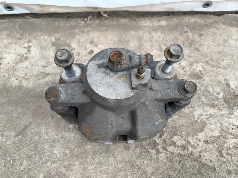 Суппорт тормозной передний левый TOYOTA PRIUS - 30 09-17 ZVW30 2ZR-FXE