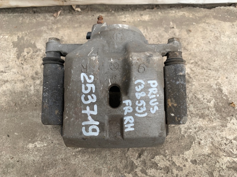 Суппорт тормозной передний правый TOYOTA PRIUS - 30 09-17 2013 ZVW30 2ZR-FXE 47730-47060 Б/У