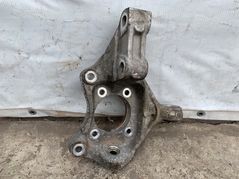 Кулак поворотный правый TOYOTA PRIUS - 30 09-17 ZVW30 2ZR-FXE