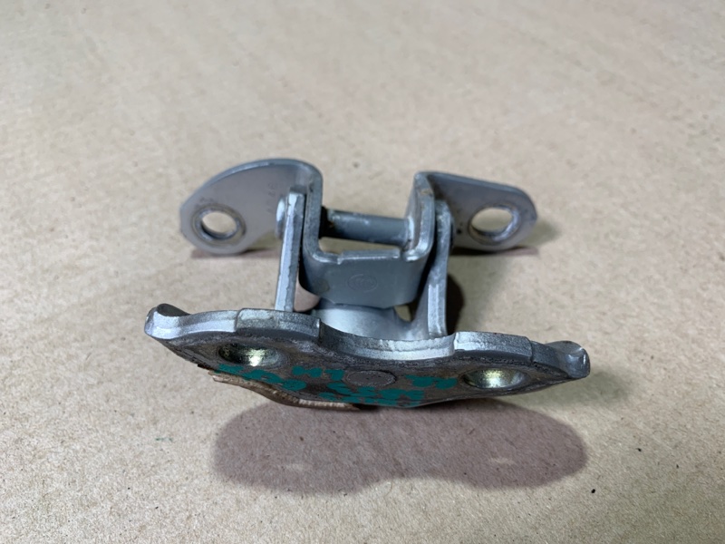 Петля двери верхняя задняя левая TOYOTA PRIUS - 30 09-17 ZVW30 2ZR-FXE