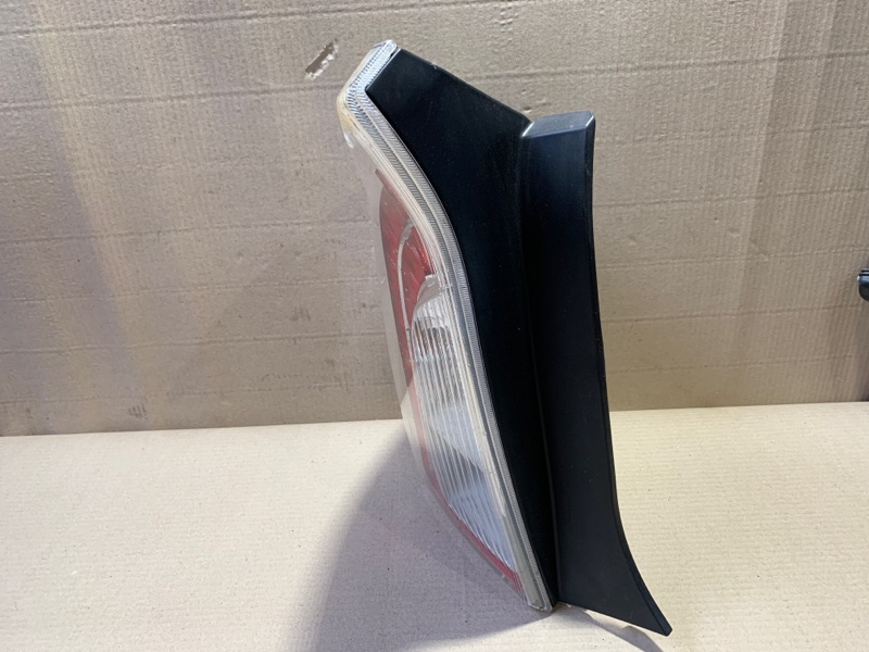 Фонарь наружный левый TOYOTA PRIUS - 30 09-17 ZVW30 2ZR-FXE Фонарь наружный левый TOYOTA PRIUS - 30 09-17 ZVW30 2ZR-FXE