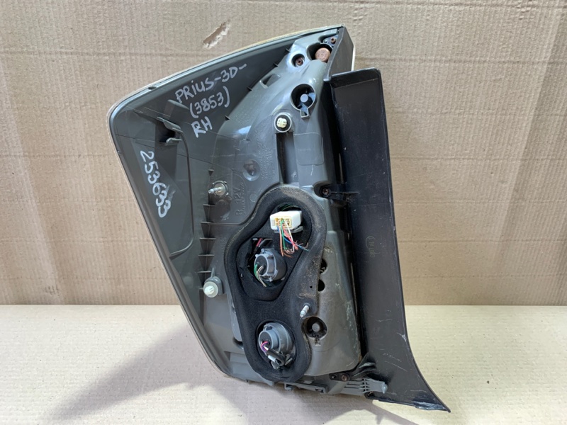 Фонарь наружный правый PRIUS - 30 09-17 2013 ZVW30 2ZR-FXE Фонарь наружный правый PRIUS - 30 09-17 2013 ZVW30 2ZR-FXE