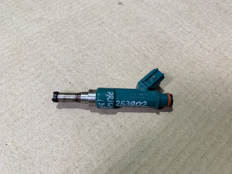 Запчасть форсунка топливная TOYOTA PRIUS - 30 09-17 2013 ZVW30 2ZR-FXE 23209-39196 Б/У Форсунка топливная TOYOTA PRIUS - 30 09-17 2013 ZVW30 2ZR-FXE 23209-39196 Б/У