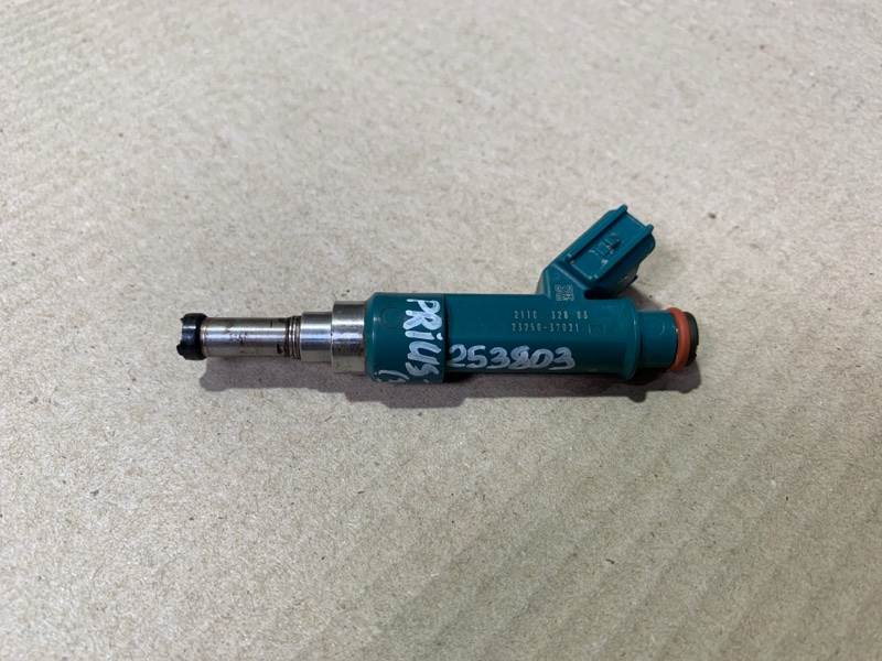 Запчасть форсунка топливная TOYOTA PRIUS - 30 09-17 2013 ZVW30 2ZR-FXE 23209-39196 Б/У Форсунка топливная TOYOTA PRIUS - 30 09-17 2013 ZVW30 2ZR-FXE 23209-39196 Б/У