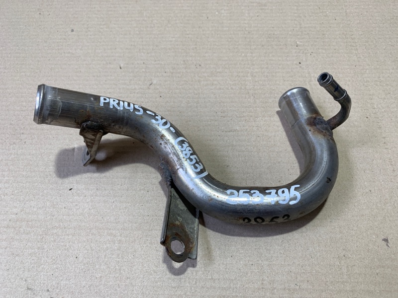 Патрубок системы охлаждения TOYOTA PRIUS - 30 09-17 2013 ZVW30 2ZR-FXE 16577-37020 Б/У