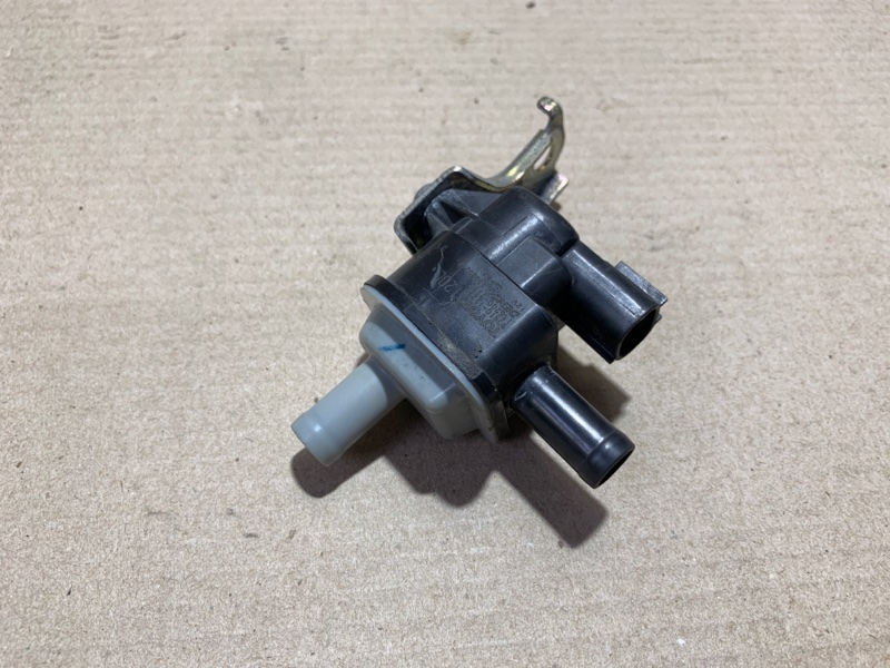 Клапан электромагнитный (вакуумный) TOYOTA PRIUS - 30 09-17 ZVW30 2ZR-FXE Клапан электромагнитный (вакуумный) TOYOTA PRIUS - 30 09-17 ZVW30 2ZR-FXE