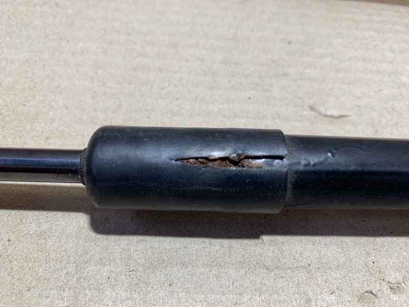 Амортизатор крышки багажника левый TOYOTA PRIUS - 30 09-17 ZVW30 2ZR-FXE Амортизатор крышки багажника левый TOYOTA PRIUS - 30 09-17 ZVW30 2ZR-FXE