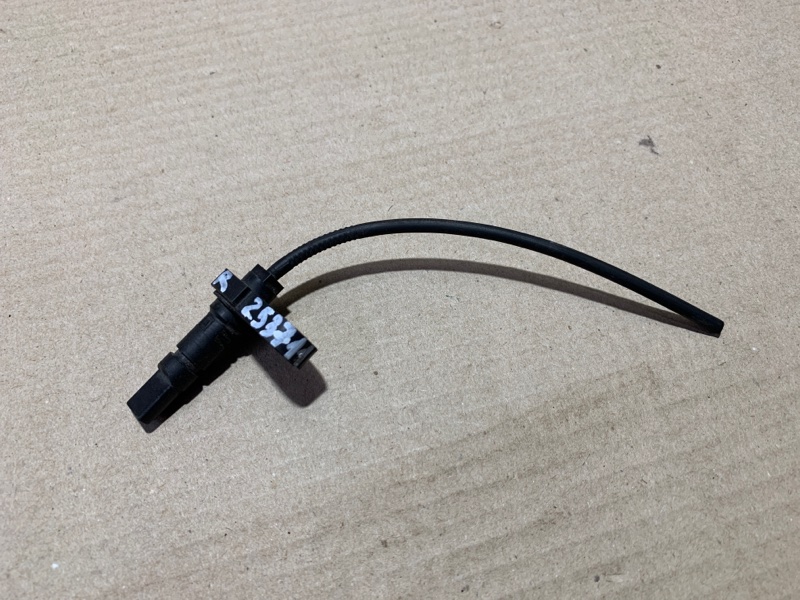 Запчасть датчик abs передний правый TOYOTA PRIUS - 30 09-17 2013 ZVW30 2ZR-FXE 89542-47030 Б/У Датчик ABS передний правый TOYOTA PRIUS - 30 09-17 2013 ZVW30 2ZR-FXE 89542-47030 Б/У