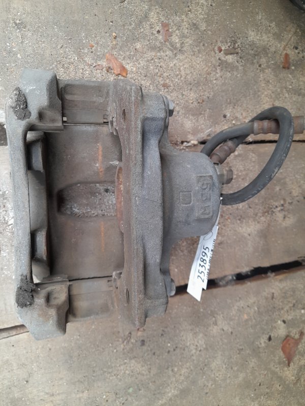 Суппорт тормозной передний правый IS250/350 05-13