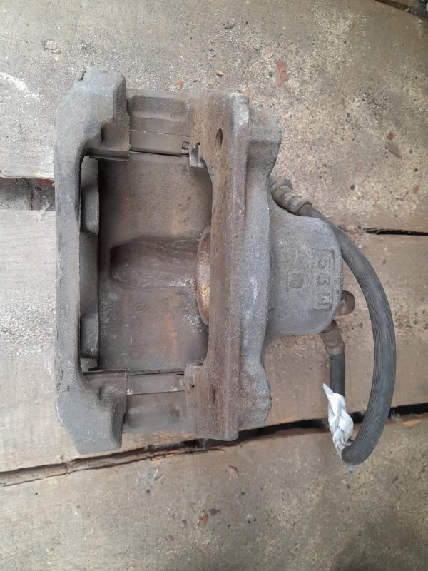 Суппорт тормозной передний левый IS250/350 05-13