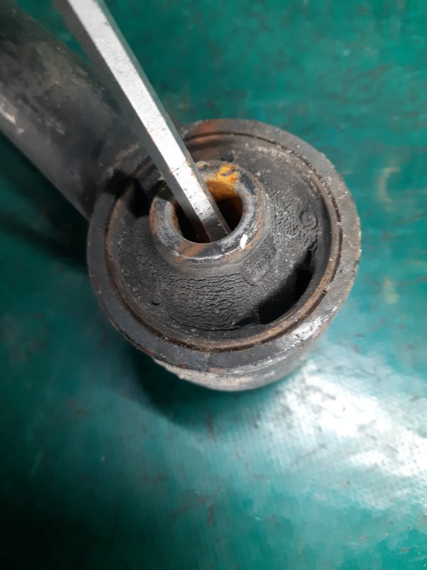 Рычаг задней подвески продольный LEXUS GX470 02-09 Внедорожник 4.7 2UZFE