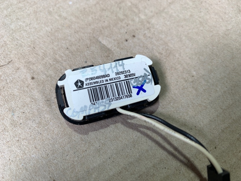 Кнопки на руль задние правые COMPASS 06-16 2012 Внедорожник 2.0 Кнопки на руль задние правые COMPASS 06-16 2012 Внедорожник 2.0