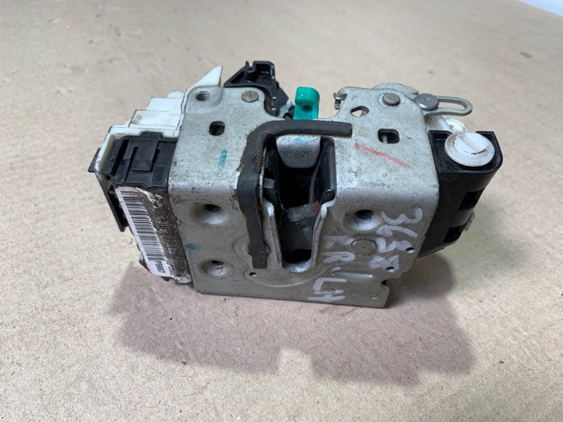 Запчасть замок двери задний левый JEEP COMPASS 06-16 2012 Внедорожник 2.0 4589651AD Б/У Замок двери задний левый JEEP COMPASS 06-16 2012 Внедорожник 2.0 4589651AD Б/У