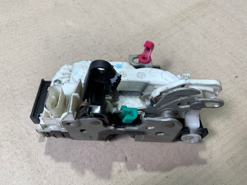 Замок двери задний левый COMPASS 06-16 2012 Внедорожник 2.0 Замок двери задний левый COMPASS 06-16 2012 Внедорожник 2.0