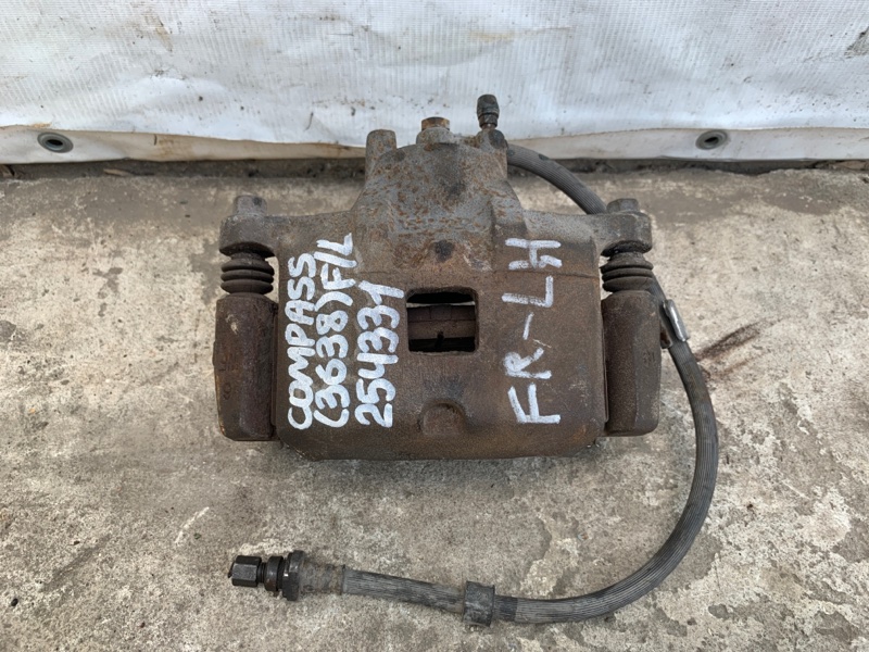 Запчасть суппорт тормозной передний левый JEEP COMPASS 06-16 2012 Внедорожник 2.0 5191239AA Б/У Суппорт тормозной передний левый JEEP COMPASS 06-16 2012 Внедорожник 2.0 5191239AA Б/У