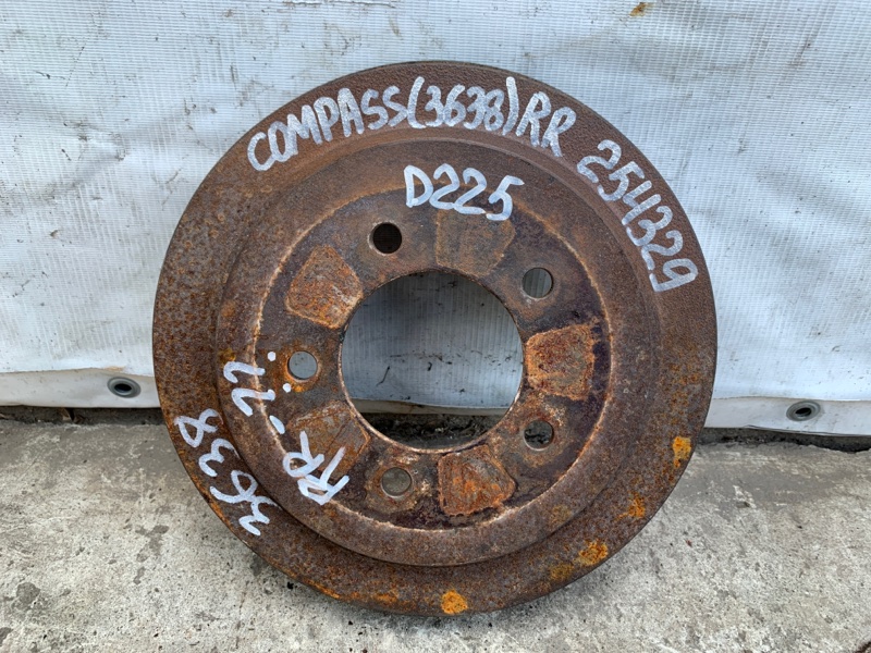 Запчасть тормозной барабан JEEP COMPASS 06-16 2012 Внедорожник 2.0 5105617AB Б/У Тормозной барабан JEEP COMPASS 06-16 2012 Внедорожник 2.0 5105617AB Б/У
