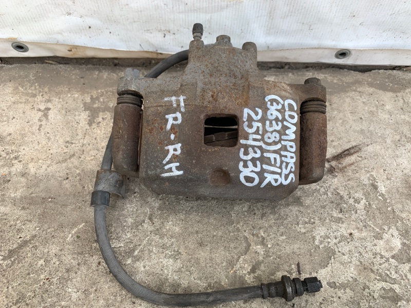 Запчасть суппорт тормозной передний правый JEEP COMPASS 06-16 2012 Внедорожник 2.0 5191238AA Б/У Суппорт тормозной передний правый JEEP COMPASS 06-16 2012 Внедорожник 2.0 5191238AA Б/У