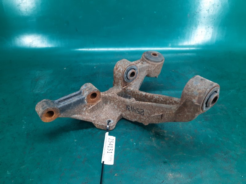 Цапфа левая SOLARA 03-09 2006 Кабриолет 3.3 3MZ-FE