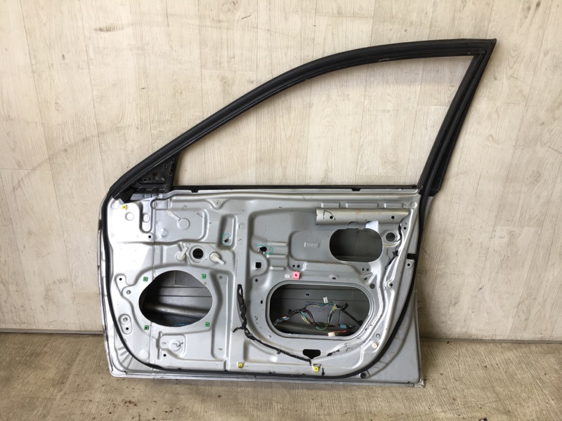 Дверь передняя правая CAMRY 30 02-06 2002 ACV30L 2.4 2AZFE