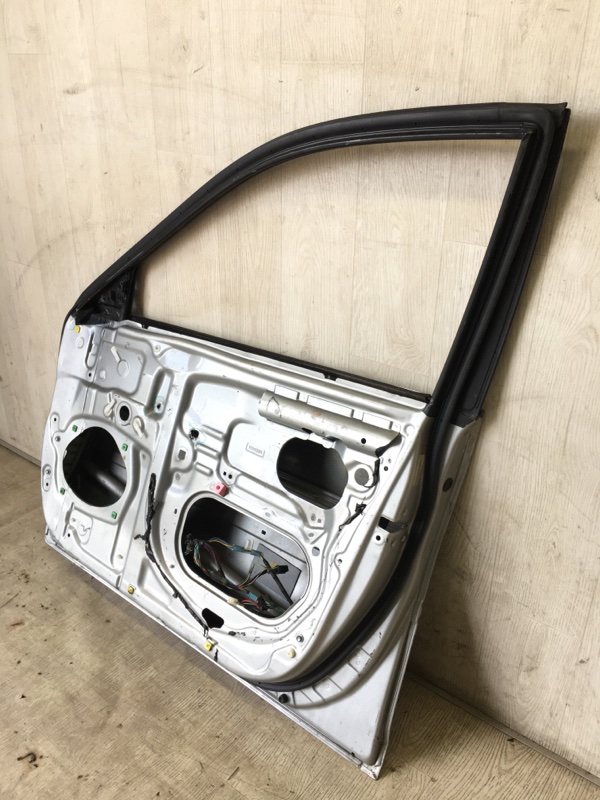 Дверь передняя правая CAMRY 30 02-06 2002 ACV30L 2.4 2AZFE