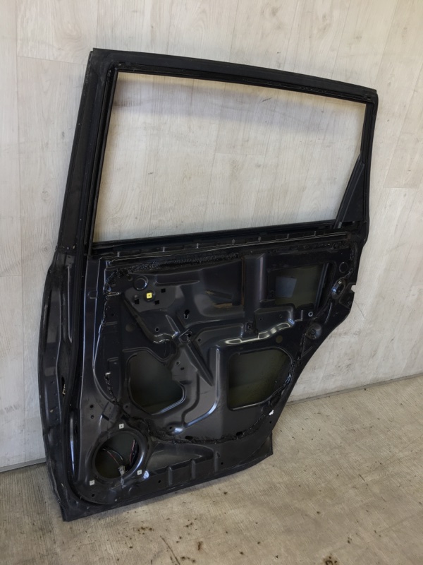 Дверь задняя правая TRIBECA B10 07-13 2008 Внедорожник 3.6 EZ36