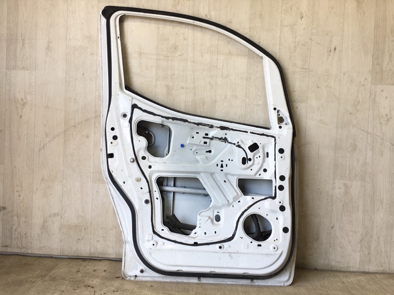 Дверь передняя левая NV200 USA 13- 2017 M20X 2.0 MR20DE