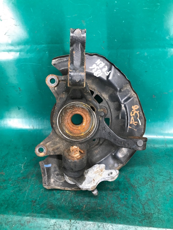 Кулак поворотный правый TOYOTA SOLARA 03-09 2006 Кабриолет 3.3 3MZ-FE 43211-AA010 Б/У