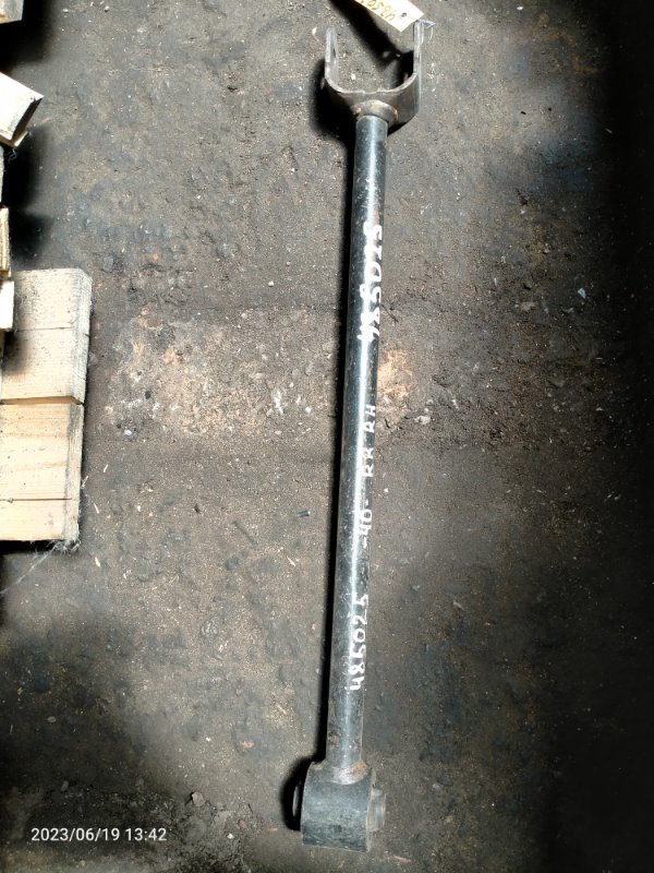 Рычаг задней подвески продольный задний правый TOYOTA CAMRY 40 06-11 Б/У