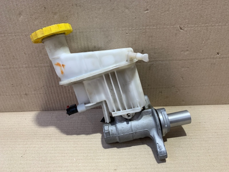 Запчасть главный тормозной цилиндр JEEP COMPASS 17-21 2019 MP 2.4 EDD 68347156AD Б/У Главный тормозной цилиндр JEEP COMPASS 17-21 2019 MP 2.4 EDD 68347156AD Б/У