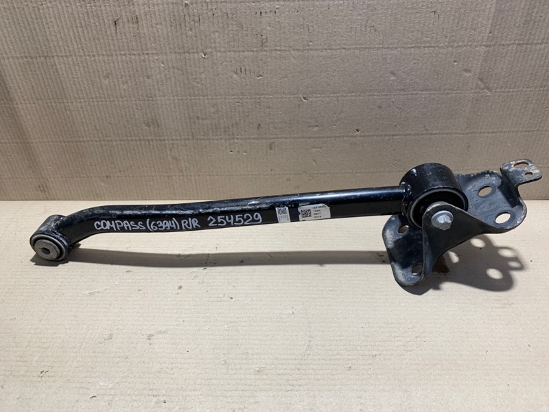 Запчасть рычаг задней подвески продольный правый JEEP COMPASS 17-21 2019 MP 2.4 EDD 68309201AA Б/У Рычаг задней подвески продольный правый JEEP COMPASS 17-21 2019 MP 2.4 EDD 68309201AA Б/У