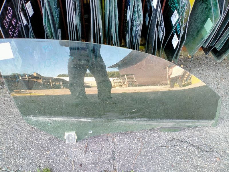 Стекло двери переднее правое INFINITI G25/G35/G37/Q40 06-14 2009 COUPE 3.7 VQ37VHR 80300-JK000 Б/У
