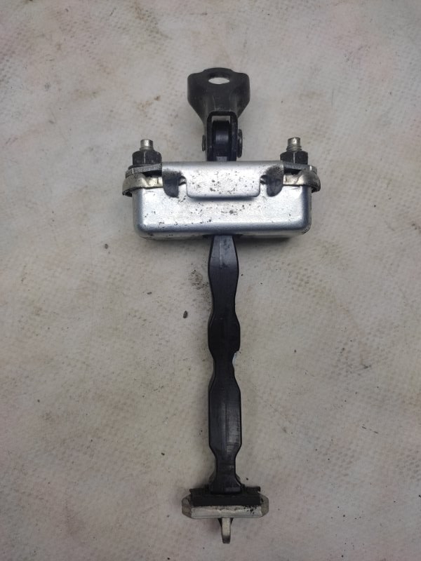 Ограничитель двери передний правый G25/G35/G37/Q40 06-14 2009 COUPE 3.7 VQ37VHR Ограничитель двери передний правый G25/G35/G37/Q40 06-14 2009 COUPE 3.7 VQ37VHR